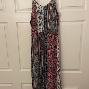 NWT Women’s beautiful, summer print maxi dress with adjustable shoulder straps.